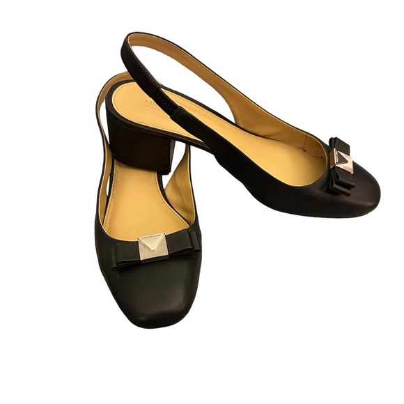 Michael Kors Leather, Navy Blue Oval Toe Sling Back. - Picture 2 of 5